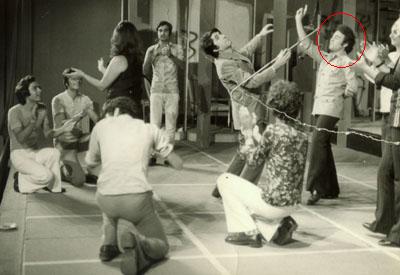 Issam Jammal au Th&eacute;&acirc;tre dans une pi&egrave;ce avec le comique libanais Abou Salim, Salah Tizani.